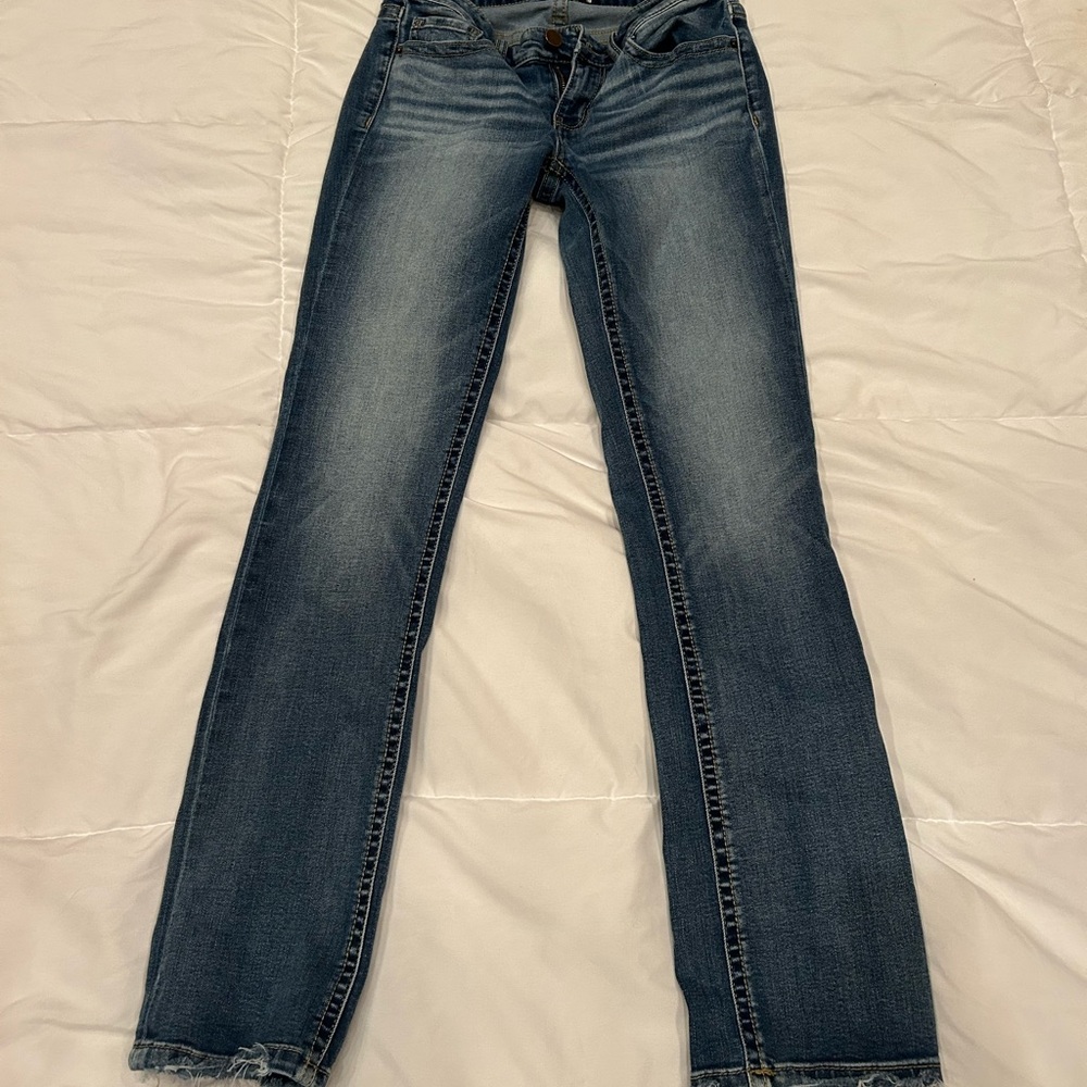BKE Blue Straight Leg Jeans with Classic Denim Aesthetic